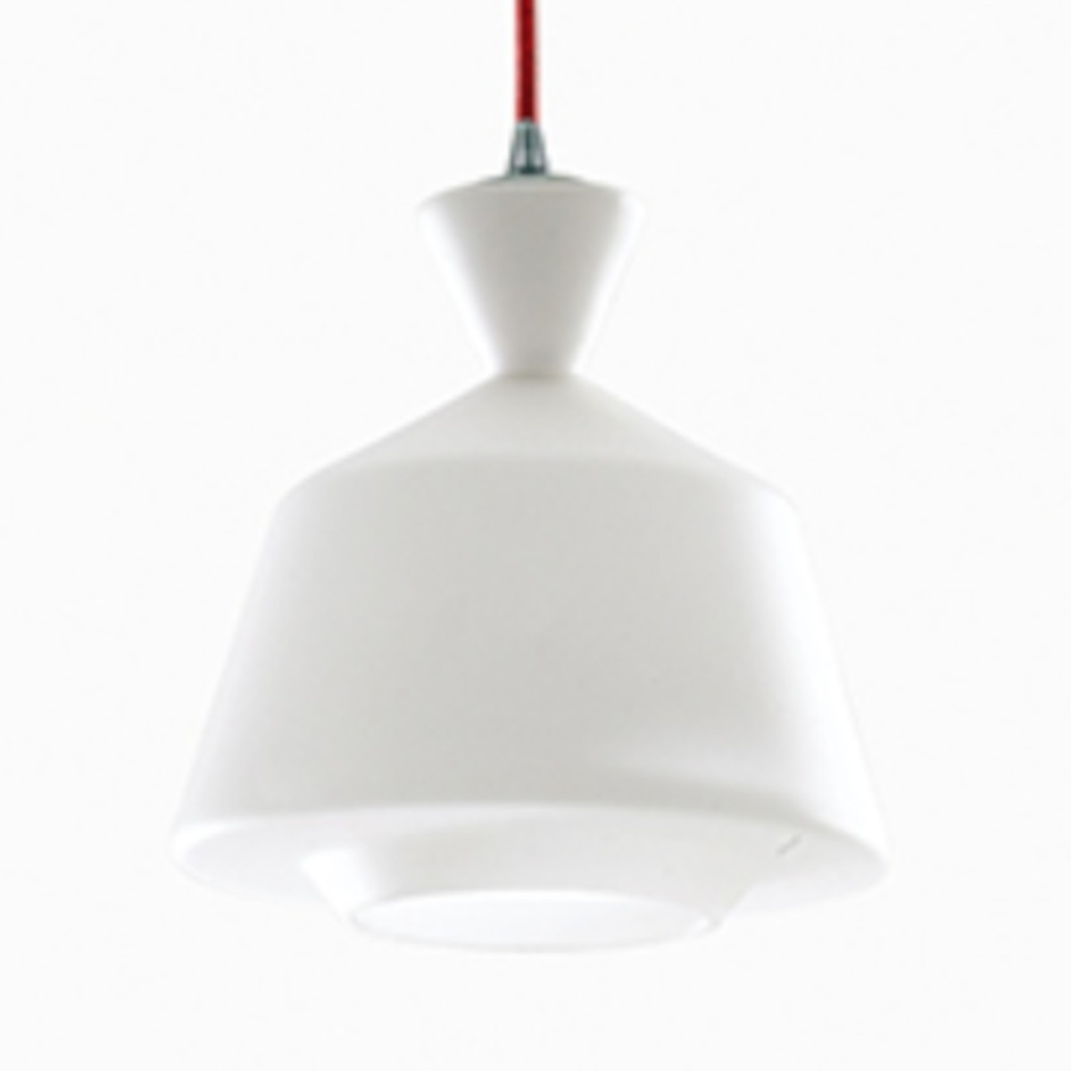 Lampada a sospensione 60W E27 bianca AZURE. Lampadario moderno di forma trapezoidale con diffusore in vetro opale.