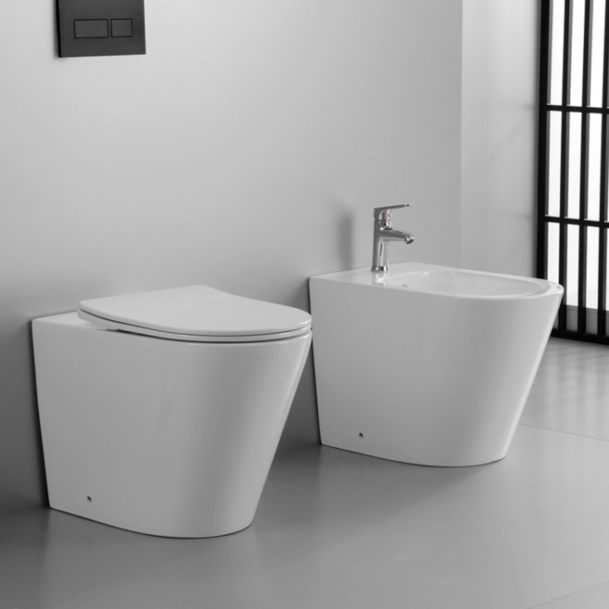 Wc e bidet a pavimento filo muro ceramica bianco lucido Roundy