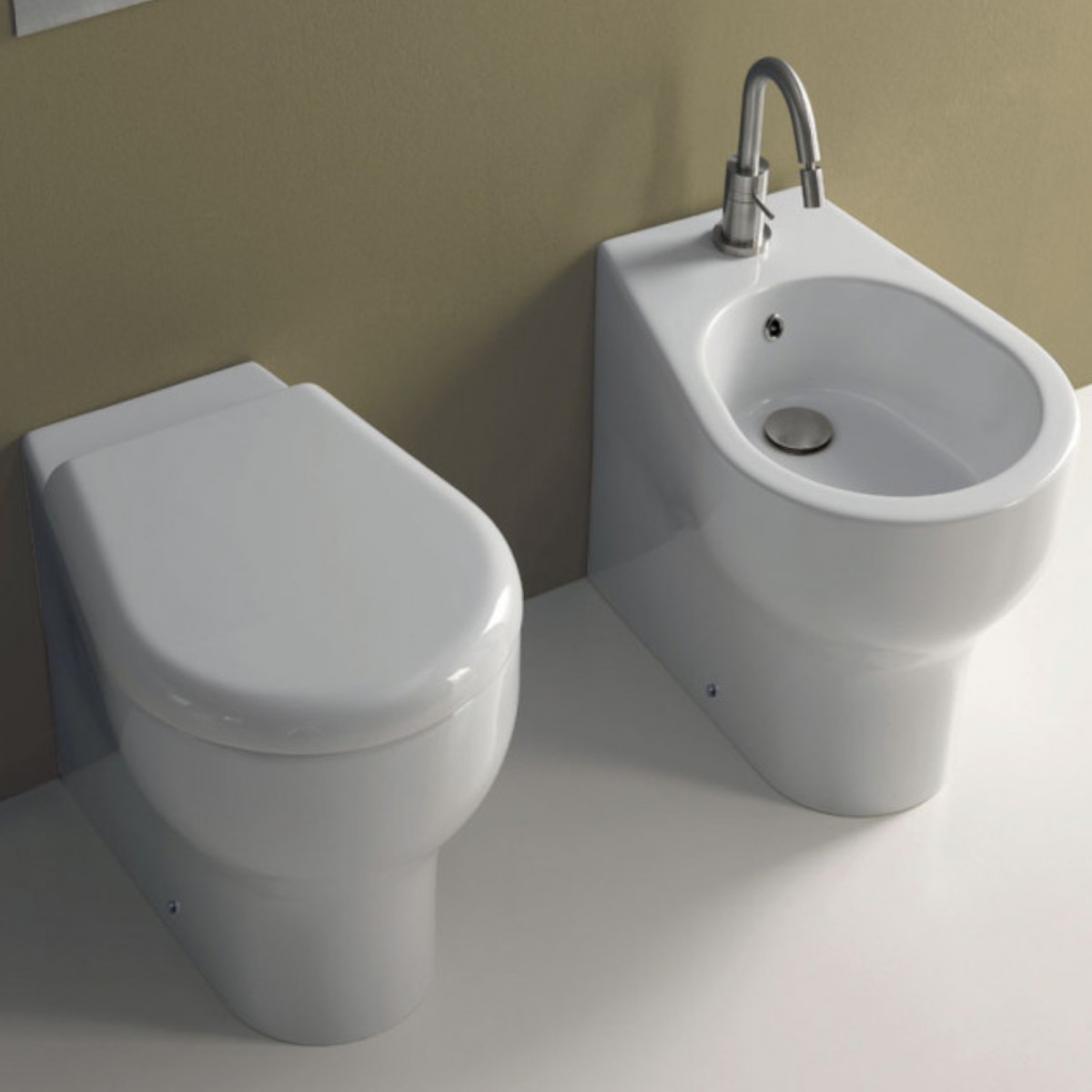 wc e bidet a pavimento filo muro moderno ceramica bianco lucido Funf