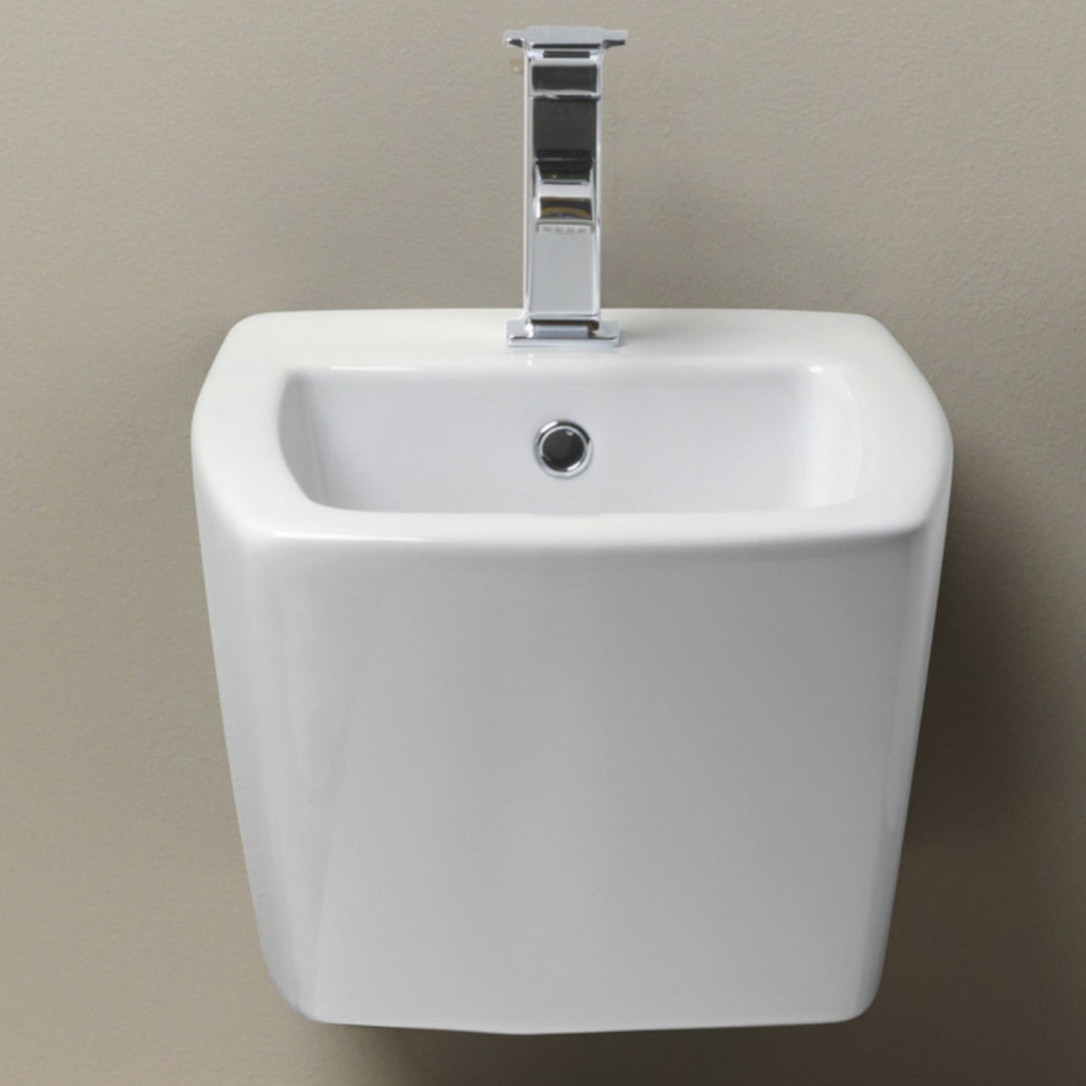 Bidet monoforo sospeso installazione a muro.