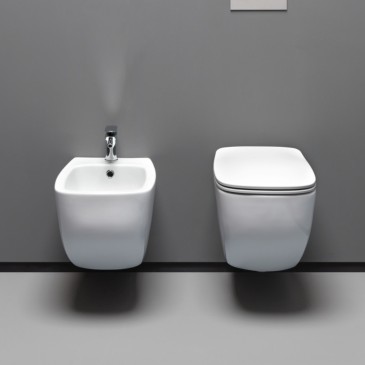 Coppia sanitari sospesi colore bianco serie Newram