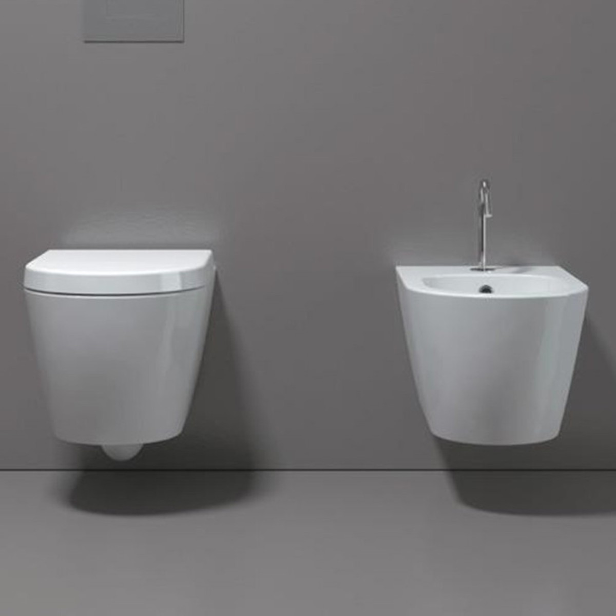 wc rimless e bidet sospesi moderni installazione a muro ceramica bianco lucido con coprivaso Landra