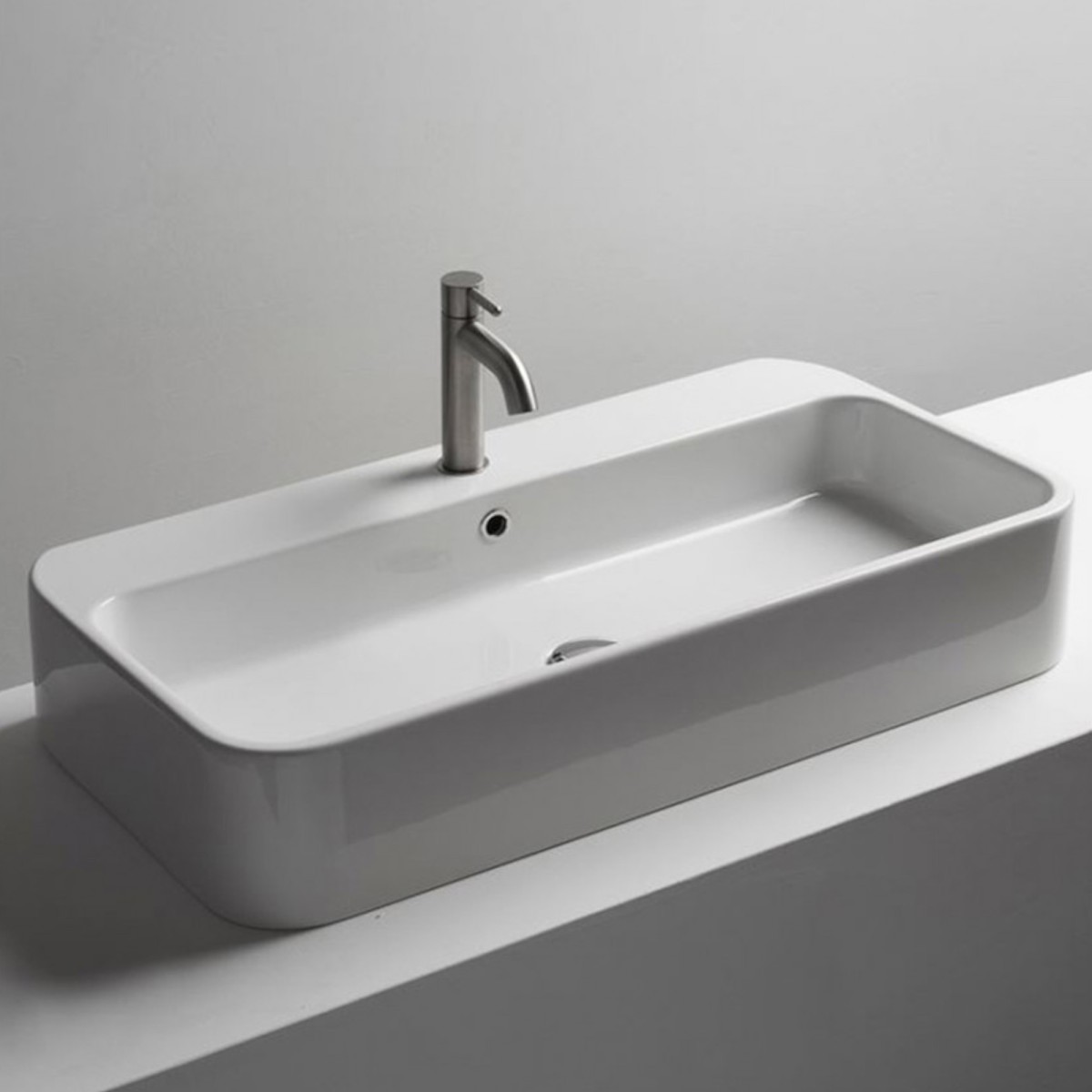 Lavandino da appoggio bagno 80x45 squadrato con troppo pieno in ceramica bianco lucido serie Astor.