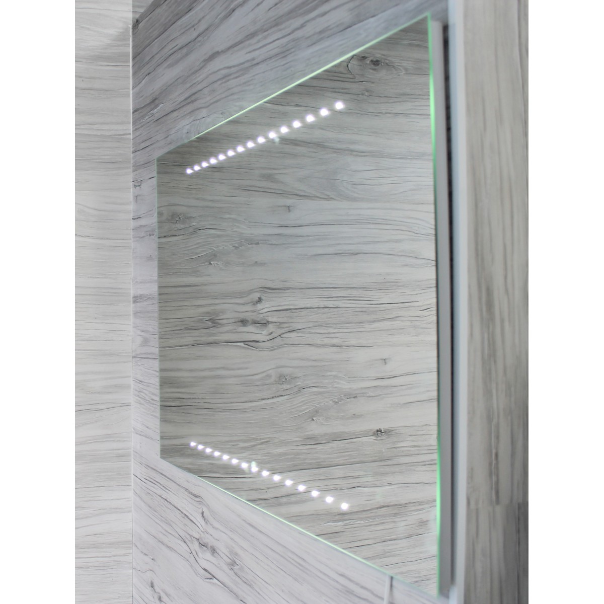 Miroir de salle de bain 60 x 80 cm (L x H) avec éclairage LED